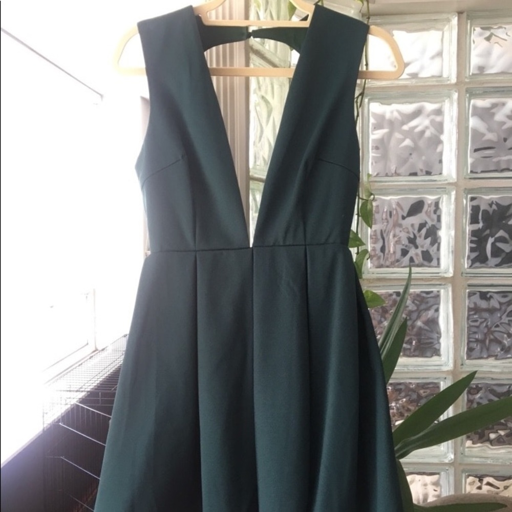 Green low cut front/back mini dress - Picture 2 of 3